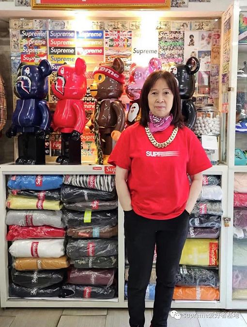 シュプリーム 半袖 Tシャツ スーパーコピー SUPREME 23SS MOTION LOGO TEE 幻影ロゴの半袖Tシャツ