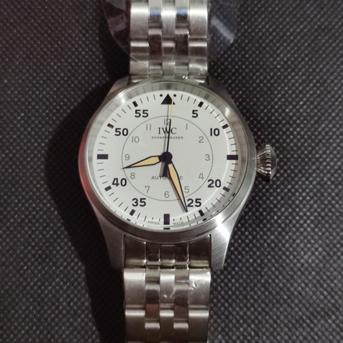 IWC スーパーコピー 新作 頭を大きくして白い顔を三針する 腕時計