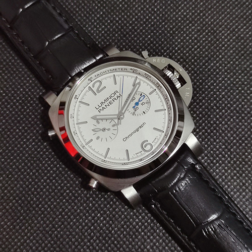 パネライスーパーコピー ホワイトダイヤル自動巻きムーブメント ルーミノシリーズ PAM 01218