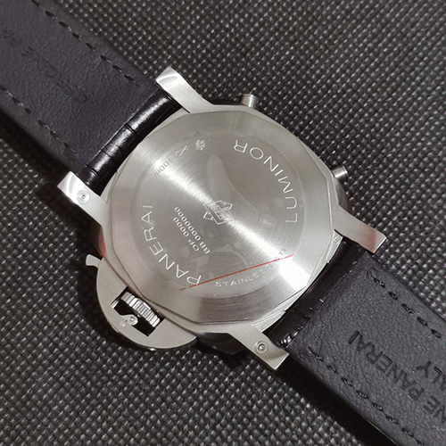 パネライスーパーコピー  ホワイトダイヤル自動巻きムーブメント  ルーミノシリーズ PAM 01218