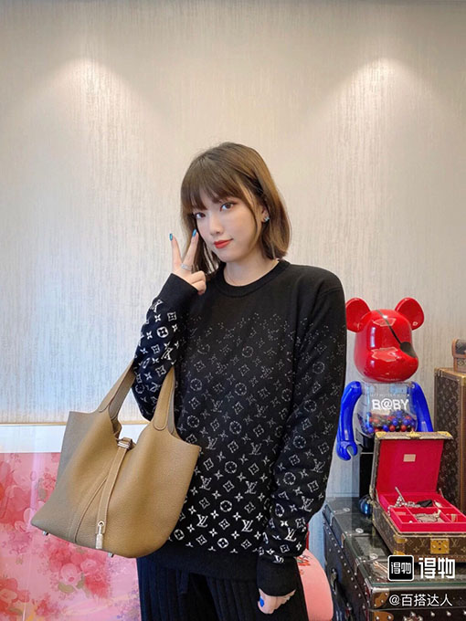 ヴィトン セータースーパーコピー  Louis Vuitton グラデーションロゴテーマのカスタム生地、細かい編み目の秋の新作セーター