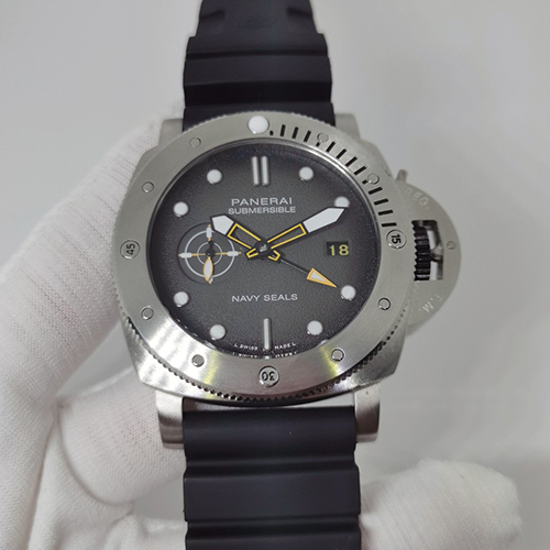 パネライコピー 強化ミネラルガラス自動機械式ムーブメント 腕時計 PAM01323
