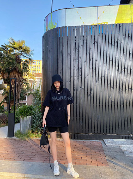 バーバリー半袖Tシャツスーパーコピー BURBERRYプリント半袖Tシャツメンズファッション通販