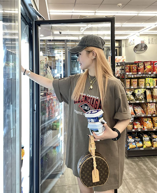 バレンシアガ 半袖Tシャツスーパーコピー BALENCIAGA赤い刺繍入りショートスリーブ