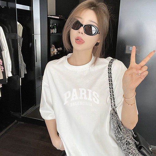 バレンシアガ 半袖Tシャツスーパーコピー 胸元にPARISプリントのショートスリーブ