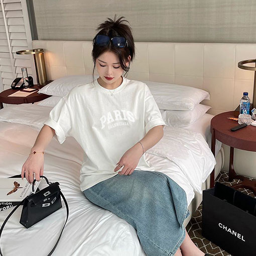 バレンシアガ 半袖Tシャツスーパーコピー 胸元にPARISプリントのショートスリーブ