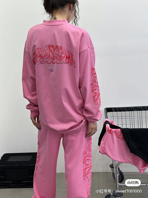 バレンシアガ 長袖 Tシャツコピー BALENCIAGA 火炎グラフィティのロゴ入り長袖Tシャツ ピンク,ネイビー