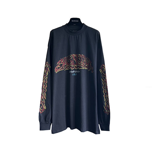 バレンシアガ 長袖 Tシャツコピー BALENCIAGA 火炎グラフィティのロゴ入り長袖Tシャツ ピンク,ネイビー