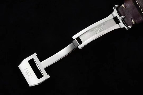 IWC コピー  オリジナルの折りたたみバックル裏蓋デザイン メンズ ウォッチ 時計