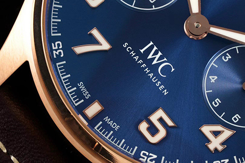IWC コピー   ブルークリスタルガラス裏蓋一覧ムーブメントの美しさ メンズ  時計  IW502701