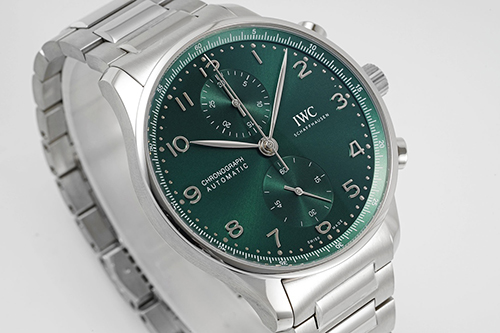 IWCコピー AZは新しい作品を担いでいるIWCポルトガルシリーズのクロノグラフ時計