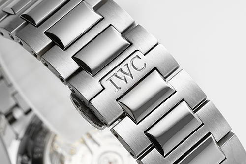 IWCコピー AZは新しい作品を担いでいるIWCポルトガルシリーズのクロノグラフ時計
