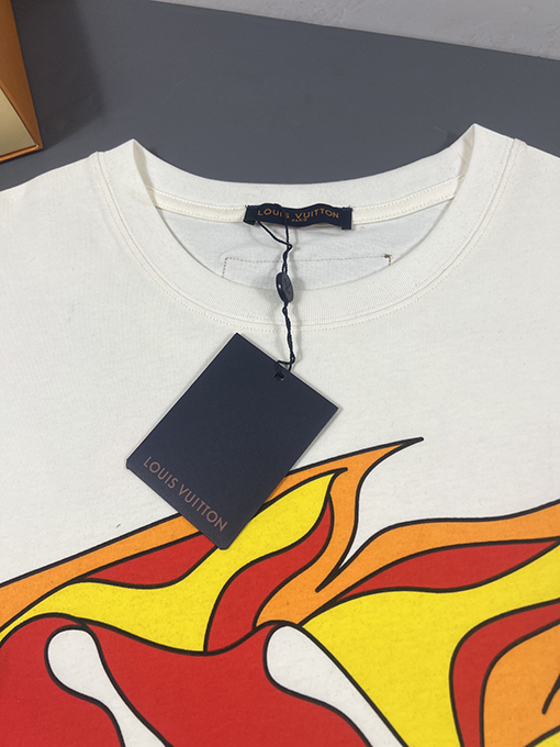 ヴィトン  半袖Tシャツ ヨーロッパランウェイ フレーム  Louis Vuitton 柄炎柄半袖Tシャツ