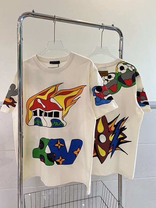ヴィトン  半袖Tシャツ ヨーロッパランウェイ フレーム  Louis Vuitton 柄炎柄半袖Tシャツ