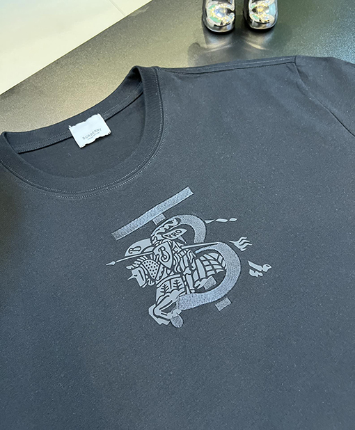 バーバリー TB 半袖Tシャツ スーパーコピー BURBERRYプリント半袖Tシャツメンズファッション