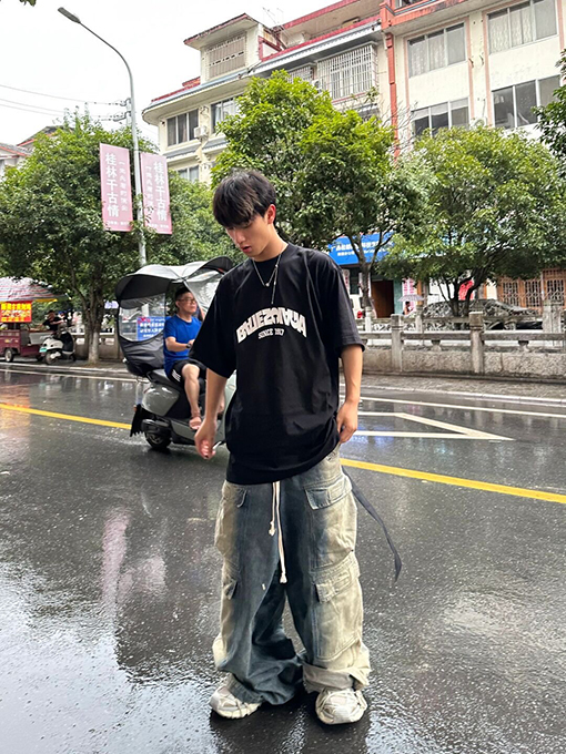 バレンシアガ 半袖Tシャツ スーパーコピー  BALENCIAGA レタリング刺繍ラウンドネック半袖Tシャツ