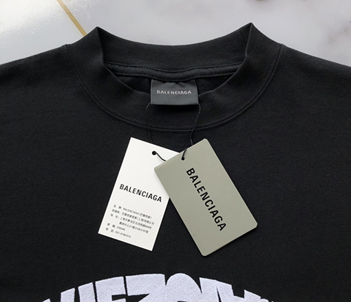 バレンシアガ 半袖Tシャツ スーパーコピー  BALENCIAGA レタリング刺繍ラウンドネック半袖Tシャツ