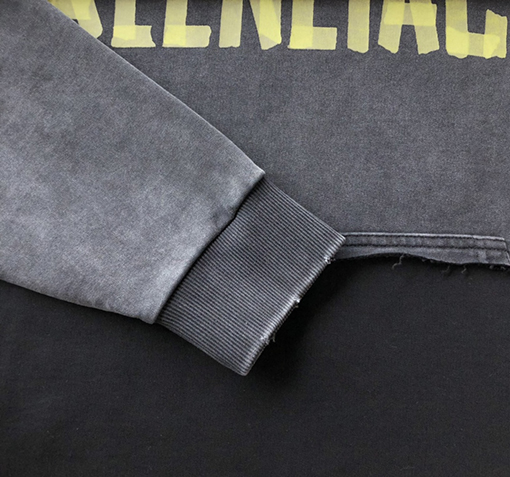バレンシアガ パーカー   スーパーコピー TAPE TYPE RIPPED POCKET フードパーカー ダメージ加工と古着風効果