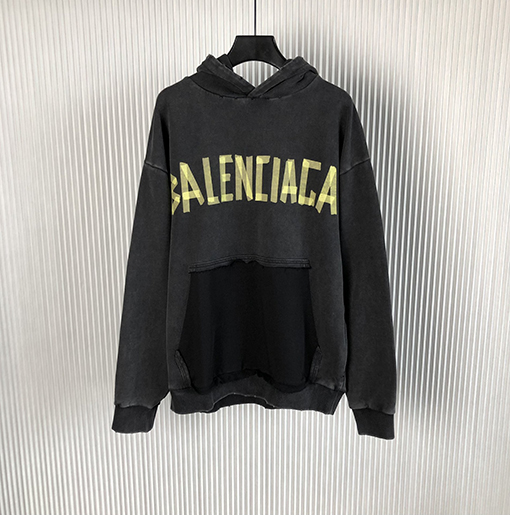 バレンシアガ パーカー   スーパーコピー TAPE TYPE RIPPED POCKET フードパーカー ダメージ加工と古着風効果