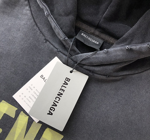バレンシアガ パーカー   スーパーコピー TAPE TYPE RIPPED POCKET フードパーカー ダメージ加工と古着風効果