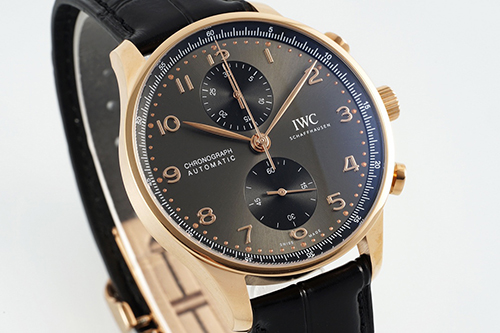 速報新作発表 IWCコピー 幅41mm 時計ケースの磨き技術はオリジナルと完全に一致している