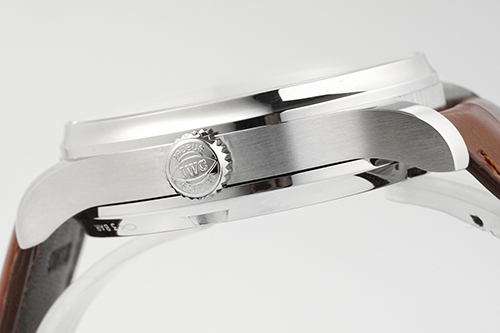 新着情報 IWCスーパーコピー イタリアンカーフレザーとIWCオリジナルレベルの折りたたみバックル 時計