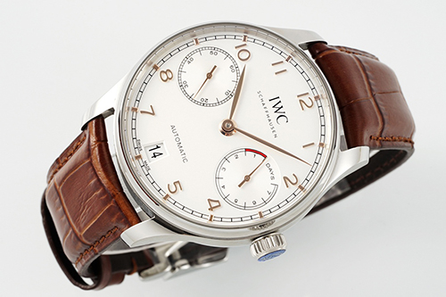 新着情報 IWCスーパーコピー イタリアンカーフレザーとIWCオリジナルレベルの折りたたみバックル 時計