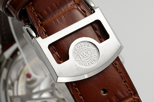 新着情報 IWCスーパーコピー イタリアンカーフレザーとIWCオリジナルレベルの折りたたみバックル 時計