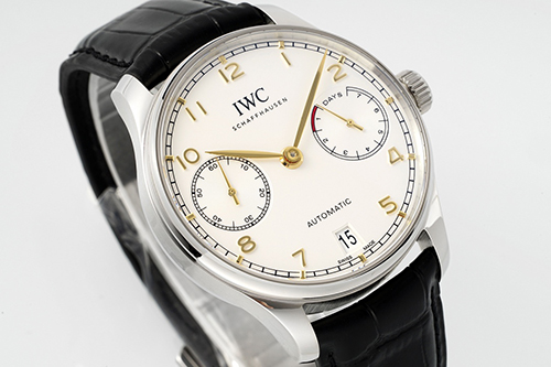 IWCスーパーコピー  防水 牛革とIWCオリジナルレベルの折りたたみバックル メンズ 時計