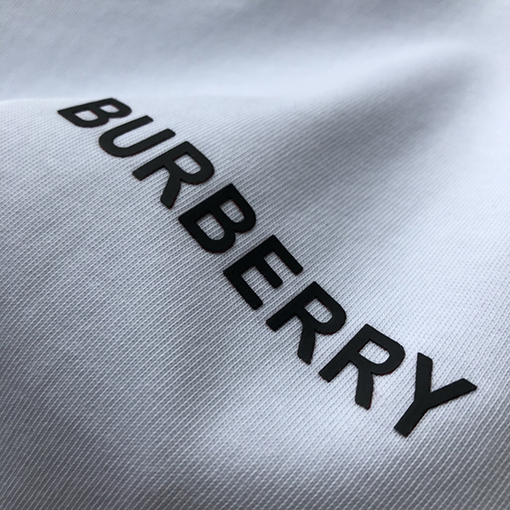 バーバリー 半袖Tシャツ スーパーコピー レターバッジ半袖TシャツBURBERRY シンプルなクラシックなデザイン