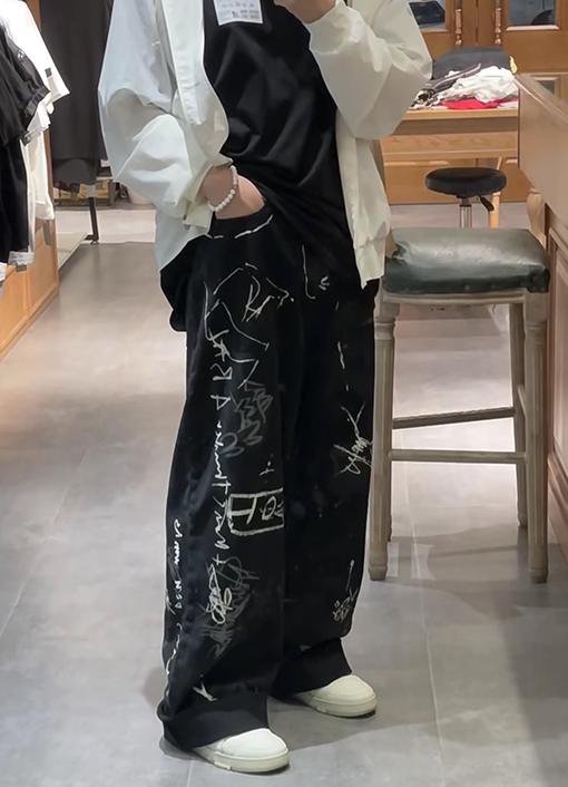 バレンシアガ デニムパンツ スーパーコピー BALENCIAGA 最新グラフィティデニムパンツ