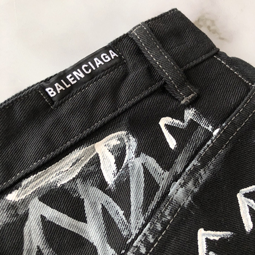 バレンシアガ デニムパンツ スーパーコピー BALENCIAGA 最新グラフィティデニムパンツ