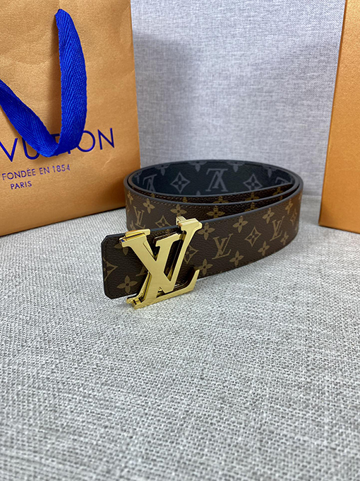 ヴィトン  ベルト スーパーコピー モノグラムキャンバスとしなやかな小牛革の組み合わせ、クラシックなLV Circleバックルが中央に輝くベルト