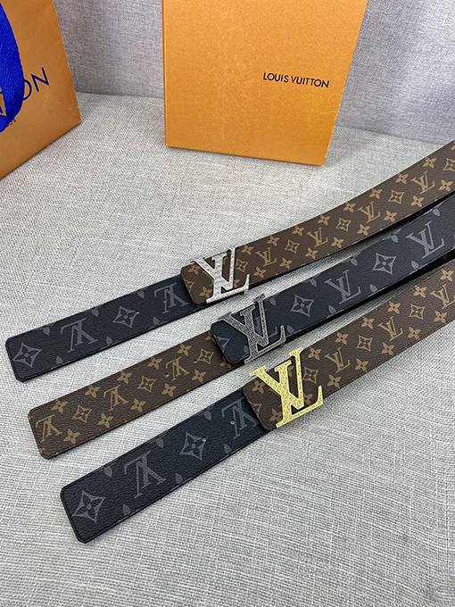 ヴィトン  ベルト スーパーコピー モノグラムキャンバスとしなやかな小牛革の組み合わせ、クラシックなLV Circleバックルが中央に輝くベルト