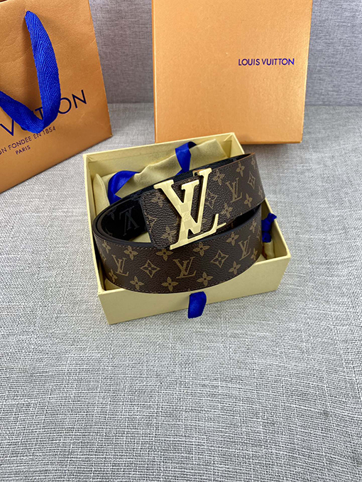 ヴィトン  ベルト スーパーコピー モノグラムキャンバスとしなやかな小牛革の組み合わせ、クラシックなLV Circleバックルが中央に輝くベルト
