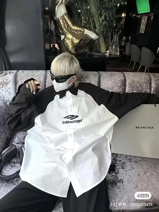 バレンシアガシャツ コピー  BALENCIAGA モノクロ刺繍ロゴ入りショルダーシャツ