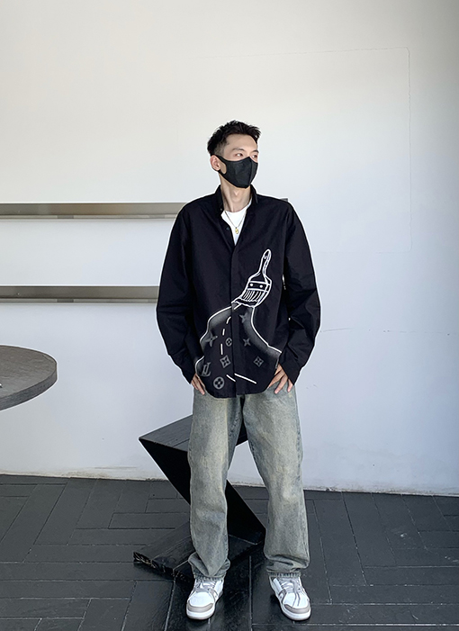 ルイヴィトン シャツスーパーコピー Louis Vuitton マルチクラフトロングスリーブシャツ、ロゴボタンとハンドドローン オールドフラワーロゴ