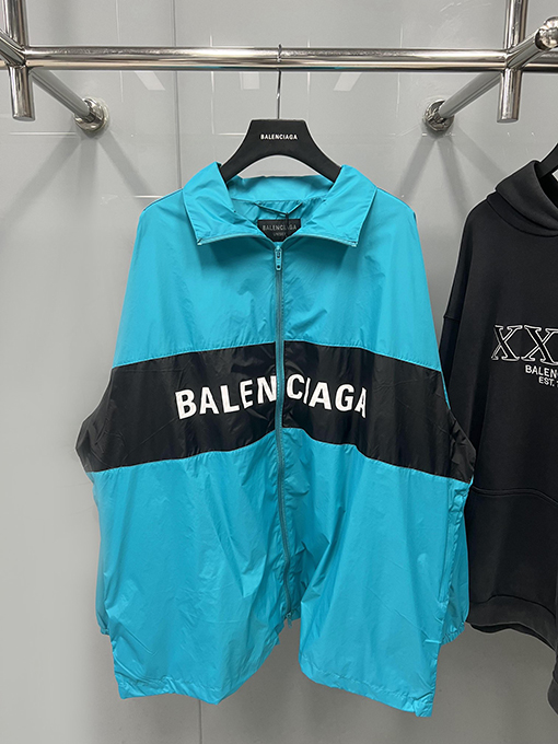 バレンシアガ アウター BALENCIAGA ロゴプリントの前副パネルウィンドブレーカー ジップアップ ジャケット アウター