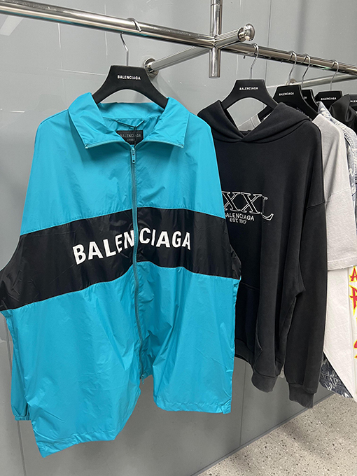 バレンシアガ アウター BALENCIAGA ロゴプリントの前副パネルウィンドブレーカー ジップアップ ジャケット アウター