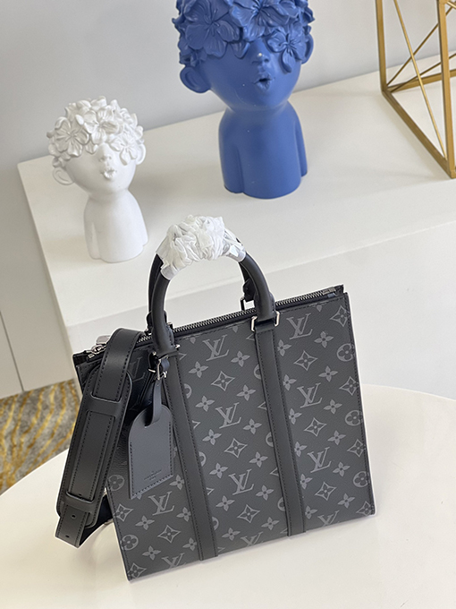 ヴィトンショルダー バックスーパーコピー Sac Plat 手袋インスパイア、Monogram Eclipse Reserve 帆布で洗練されたデザイン M46098