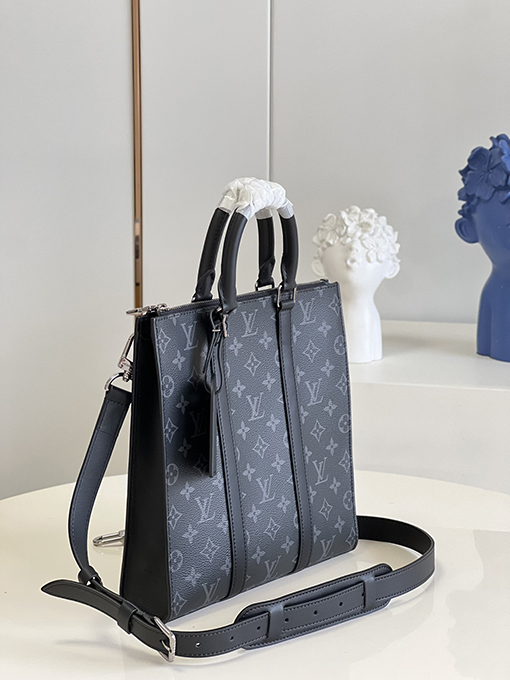 ヴィトンショルダー バックスーパーコピー Sac Plat 手袋インスパイア、Monogram Eclipse Reserve 帆布で洗練されたデザイン M46098