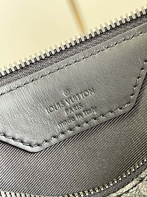 ヴィトンショルダー バックスーパーコピー  Sac Plat 手袋インスパイア、Monogram Eclipse Reserve 帆布で洗練されたデザイン  M46098