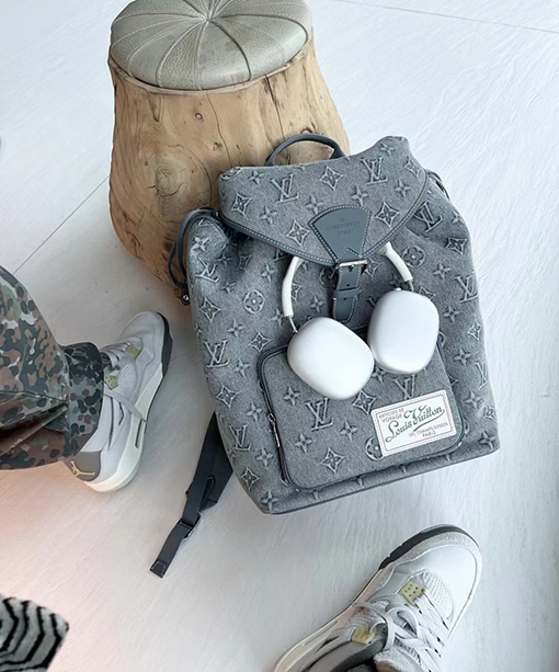 ヴィトンリュックサック スーパーコピー ダブルショルダーバッグ、モノグラム柄の浮き彫り刺繍入りジーンズ生地 M22534
