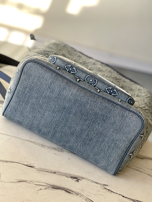 ヴィトンリュックサック スーパーコピー ダブルショルダーバッグ、モノグラム柄の浮き彫り刺繍入りジーンズ生地 M22534