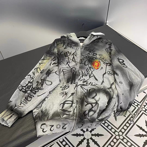 バレンシアガ  ジャケット アウタースーパーコピー  BALENCIAGA の全身手描きグラフィティアート