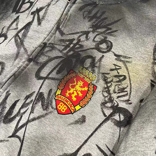 バレンシアガ  ジャケット アウタースーパーコピー  BALENCIAGA の全身手描きグラフィティアート