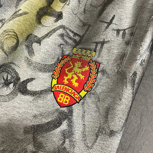 バレンシアガ スウェットパンツスーパーコピー  BALENCIAGA の全身手描きグラフィティアート