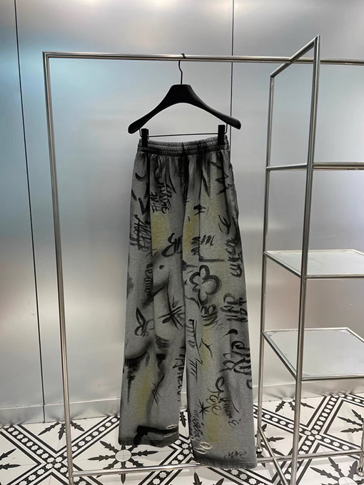 バレンシアガ スウェットパンツスーパーコピー  BALENCIAGA の全身手描きグラフィティアート