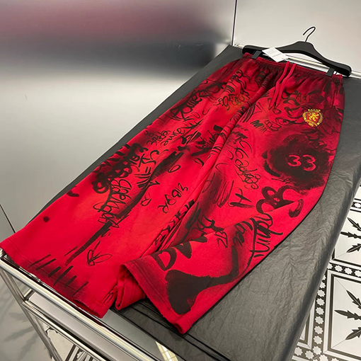 バレンシアガ スウェットパンツスーパーコピー  BALENCIAGA の全身手描きグラフィティアート