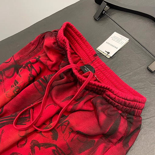 バレンシアガ スウェットパンツスーパーコピー  BALENCIAGA の全身手描きグラフィティアート